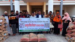 গোপালগঞ্জ ও পিরোজপুরের কৃষকরা বিনামূল্যে পেল ৫ হাজার ৫শ কেজি আলুবীজ