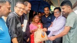 শিবচরে পানিবন্দি পরিবারের মাঝে ত্রান সামগ্রী প্রদান
