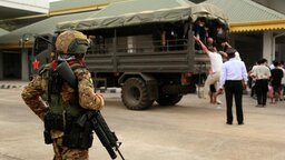 মিয়ানমারে জান্তা সেনার অভিযানে আটক ১,৬০০ বিদেশি নাগরিক