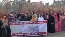 কর্মজীবী নারীদের নিয়ে মন্তব্যের প্রতিবাদে ঝালকাঠিতে ঝাড়ু মিছিল ও বিক্ষোভ