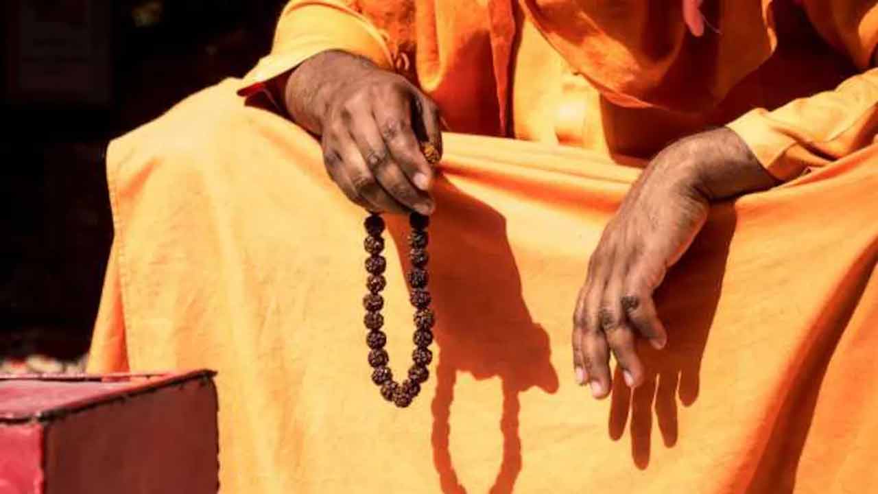 ভারতে ভুয়া ‘বাবা’ বিরোধী অভিযানে গ্রেপ্তার বেশ কয়েকজন বাংলাদেশি