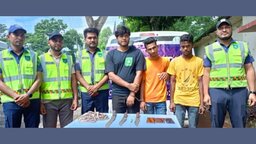 ঢাকা-চট্টগ্রাম মহাসড়কে ডাকাতির প্রস্তুতিকালে অস্ত্রসহ গ্রেফতার- ৩