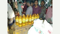 রাতের আঁধারে টিসিবির পণ্য সরানোর চেষ্টা, হাতেনাতে আটক