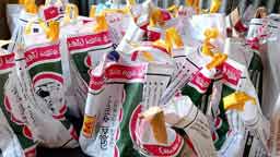 নালিতাবাড়ীতে অসহায়দের সঙ্গে ঈদের আনন্দ ভাগ করে নিল যুবকরা