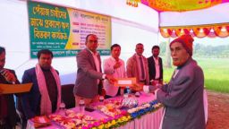 পেঁয়াজ উৎপাদনে উৎসাহ দিতে সালথায় কৃষি ব্যাংকের ঋণ সহায়তা