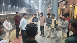 নড়াইল রেল স্টেশনে বখাটেদের উৎপাত, পুলিশের তাৎক্ষণিক অভিযান