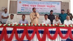 কাশিয়ানীতে বিকল্প কর্মসংস্থানের লক্ষ্যে জেলেদের মাঝে ৬০ বকনা বাছুর বিতরণ