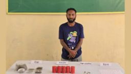 সাতক্ষীরায় সেনাবাহিনীর অভিযানে আটক ১, ককটেল-গুলি ও মাদক উদ্ধার