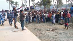 নোয়াখালীতে পাল্টাপাল্টি স্লোগান দিয়ে বিএনপি-এনসিপির সংঘর্ষ, আহত ১২