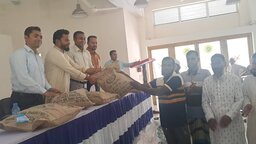 নড়াইলে আউশেন উৎপাদন বাড়াতে কৃষকদের মাঝে প্রণোদনা বিতরণ