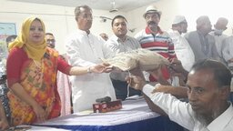 বাকেরগঞ্জে ১২০০ প্রান্তিক কৃষকের মাঝে আউশ প্রণোদনা বিতরণ