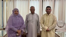 প্রধান উপদেষ্টার সঙ্গে সস্ত্রীক সাক্ষাৎ করেছেন সেনাপ্রধান