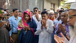 নগরকান্দায় মরহুম চেয়ারম্যান সাহেব ফকিরের কবর জিয়ারত করলেন পররাষ্ট্র প্রতিমন্ত্রী শামা ওবায়েদ