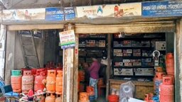 কলাপাড়ায় এলপিজি গ্যাসের তীব্র সংকট, অস্বস্তিতে সাধারণ গ্রাহক