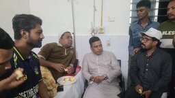 সাতক্ষীরায় চিকিৎসাধীন আহত ছাত্রদল নেতাকে হাসপাতালে দেখতে গেলেন দিল্লির প্রেস মিনিস্টার