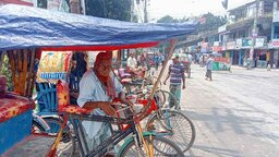 বর্ষাকালেও নীলফামারীতে তীব্র গরম, চরম দুর্ভোগে শ্রমজীবী মানুষ