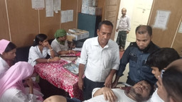 বেপরোয়া গতির মোটরসাইকেলের ধাক্কায় স্কুলছাত্রী ও ব্যাংক ম্যানেজার গুরুতর আহত