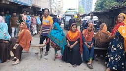 গাজীপুরে বকেয়া বেতনের দাবিতে শ্রমিকদের ১০ ঘণ্টা সড়ক অবরোধ