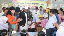 গোপালগঞ্জে টাইফয়েড টিকাদান ক্যাম্পেইনের শুভ উদ্বোধন করলেন জেলা প্রশাসক