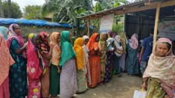 ঈদের আনন্দ ভাগাভাগি করতে পঞ্চদাস অনির্বাণ সেবা সংঘের মানবিক উদ্যোগ