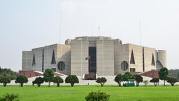 সরকারি চাকরিতে প্রবেশসীমা ৩২ বছর করে সংসদে বিল পাস