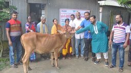 বগুড়ার শেরপুরে ৩৭ আদিবাসী পরিবার পেল গরু, ছাগল ও খাদ্য সামগ্রী