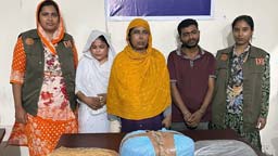 ঝালকাঠিতে ডিবি পুলিশের অভিযানে ৮ কেজি গাঁজা নিয়ে নারীসহ তিনজন গ্রেফতার