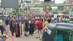 ‘দফা এক, দাবি এক—মিলনের পদত্যাগ’ স্লোগানে সায়েন্সল্যাব অবরোধ