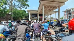 ফরিদপুরে জ্বালানি তেলের সংকট, ফিলিং স্টেশনে দীর্ঘ সারি