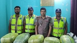 বকশীগঞ্জে হাইওয়ে পুলিশের অভিযানে ৪৫ কেজি গাঁজাসহ মোটরসাইকেল জব্দ