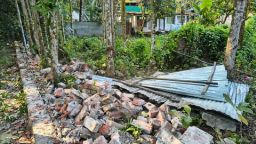 বাকেরগঞ্জে সংখ্যালঘুর দোহাই দিয়ে  আইনজীবীর বাড়ি দখলের চেষ্টা।