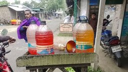 নীলফামারীতে খোলাবাজারে পেট্রোল বিক্রি, লিটার ২০০-২৫০ টাকা