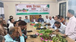 নোয়াখালী সাংবাদিক ইউনিয়নের আয়োজনে ফল উৎসব অনুষ্ঠিত