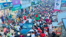 তারেক রহমানের ৩১ দফার লিফলেট বিতরণে হাতিয়ায় জনতার ঢল