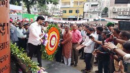 ফরিদপুরে জুলাই শহীদ স্মৃতিস্তম্ভে সর্বস্তরের মানুষের শ্রদ্ধাঞ্জলি