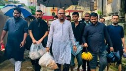 চট্টগ্রামে জলাবদ্ধতায় পানিবন্দী ২০০ পরিবারের পাশে সমাজসেবক মোহাম্মদ ইলিয়াছ