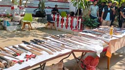 বিএনপি কর্মীর বাড়ি থেকে ১১টি বন্দুক সহ ২৭টি দা-ছুরি উদ্ধার