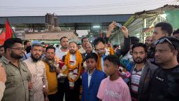 ধানের শীষের প্রচারণায় লন্ডন ফেরত বিএনপি কর্মীকে ফুলেল সংবর্ধনা