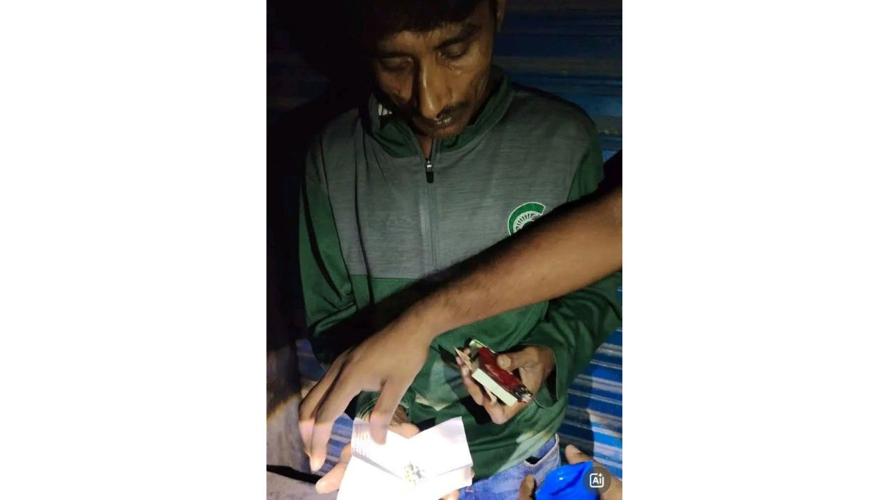 ফুলগাজীতে ২২ পিস ইয়াবাসহ সিএনজি চালক আটক