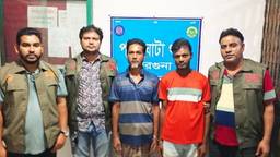 পাথরঘাটায় ডিবি পুলিশের অভিযান, ৫০ গ্রাম গাঁজাসহ ২ কারবারি গ্রেফতার