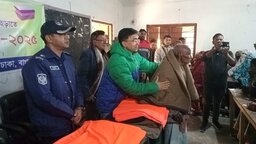 নীলফামারীতে ট্রাই ফাউন্ডেশনের উদ্যোগে শীতার্তদের মাঝে শীতবস্ত্র বিতরণ