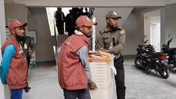 কড়া নিরাপত্তায় পটুয়াখালী-৪ আসনে ভোটের সরঞ্জাম বিতরণ