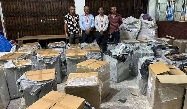 দুইদিনে ৩ কোটি টাকার পণ্য জব্দ, তালিকায় স্বর্ণ-মদ-নিষিদ্ধ ক্রিম