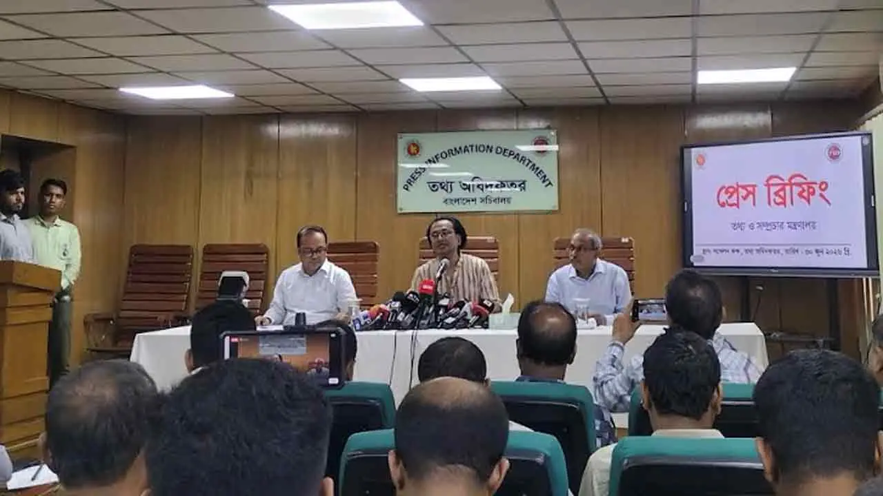 শেখ হাসিনার সাক্ষাৎকার প্রচার করা সংশ্লিষ্ট গণমাধ্যমগুলোকে সতর্ক করা হবে