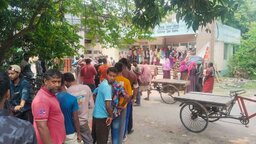সাতক্ষীরায় ওজোপাডিকো কার্যালয়ে গ্রাহকদের দীর্ঘ লাইন