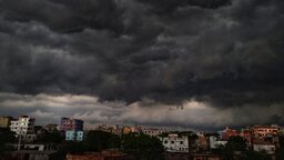 আজ দুপুরের মধ্যে ঢাকাসহ ১৮ অঞ্চলে ঝড়ের আভাস
