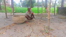 প্লাস্টিকের দাপটেও ঐতিহ্য আঁকড়ে শরদিদির পাঁচ দশকের শিল্প সংগ্রাম