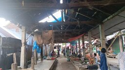 সংস্কারের অভাবে ভগ্নপ্রায় নিলক্ষিয়া বাজারের অবকাঠামো, দুর্ভোগে ক্রেতা-বিক্রেতারা