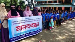 শিক্ষার্থীদের প্রাণের ঝুঁকি, বিদ্যালয়ের ভেতর দিয়ে যান চলাচল বন্ধের দাবি
