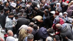 যুদ্ধবিরতি চললেও ত্রাণ প্রবেশে বাধা, তীব্র খাদ্যসংকটে গাজাবাসী